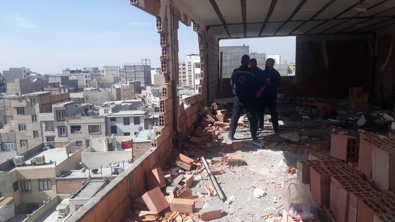 حذف و رفع خلاف ۱۵۰۰ متر مربع اضافه طبقات ساختمان‌های منطقه ۱۹