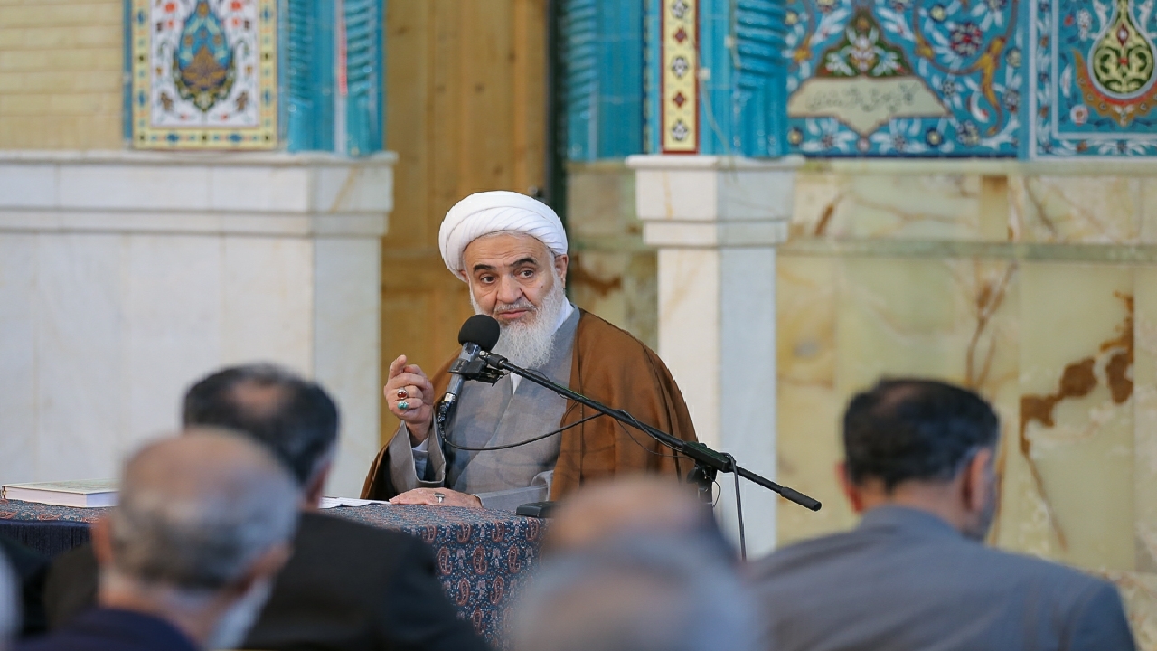 انسان با بندگی لایق علوم ربانی می‌شود