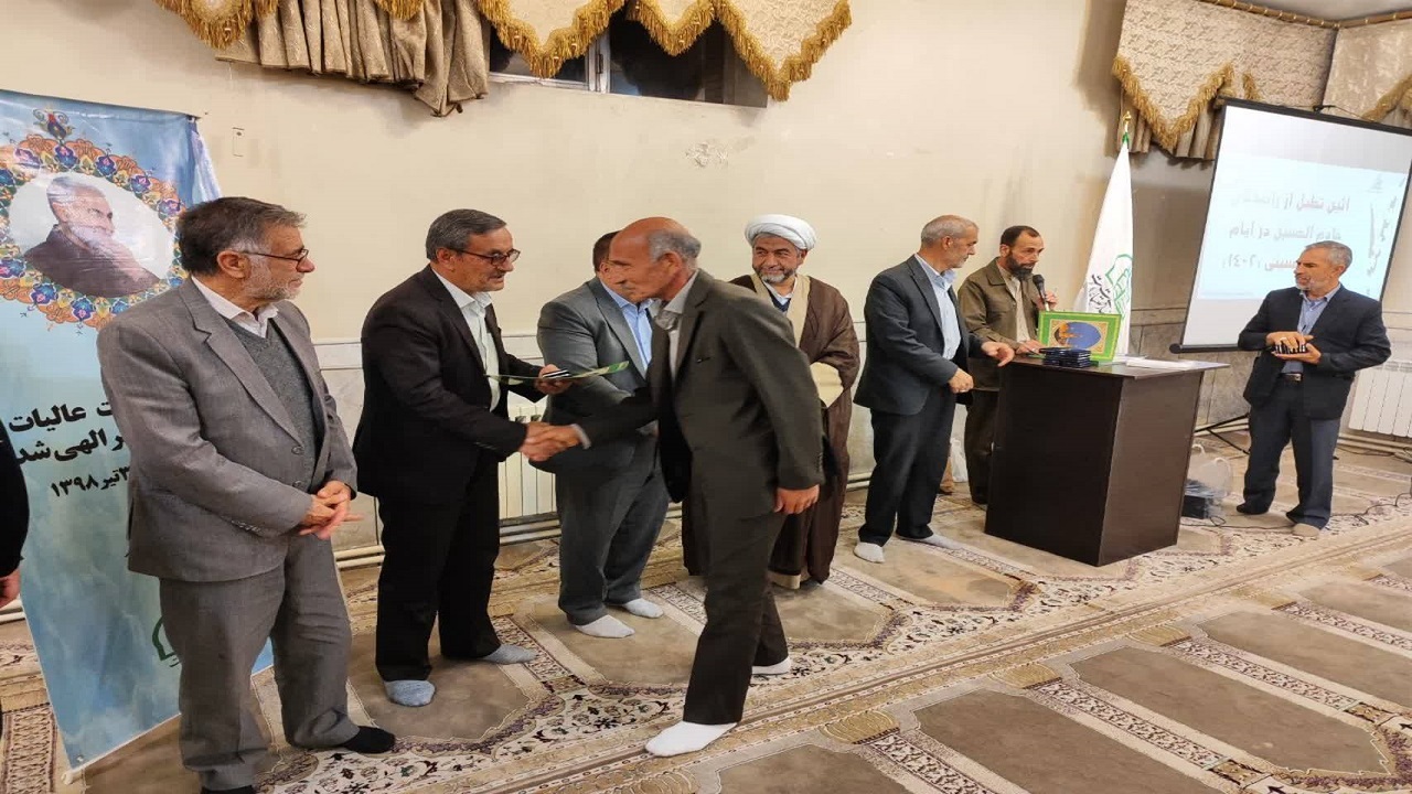 تجلیل از رانندگان فعال اربعین حسینی در بام ایران + تصاویر
