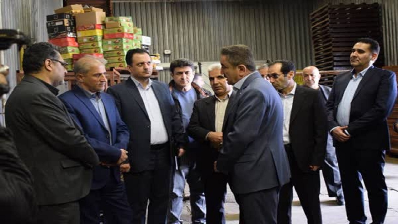 بازدید بازرس کل کردستان از سردخانه و مراکز توزیع میوه شب عید