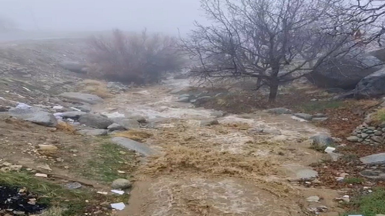 جاری شدن رودخانه دهستان سخوید پس از بارش باران + فیلم