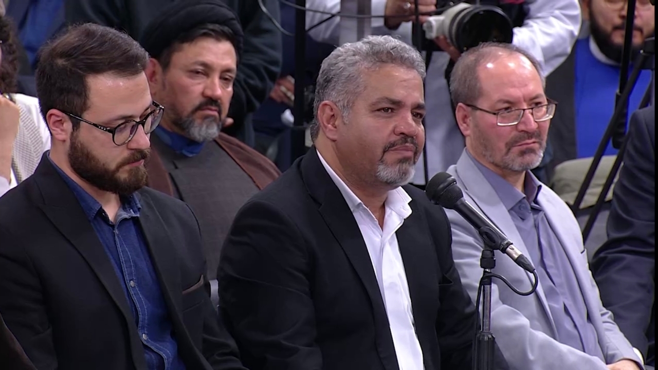 شعرخوانی یک معلم برای دانش‌آموز بیمارش در حضور رهبر انقلاب + فیلم