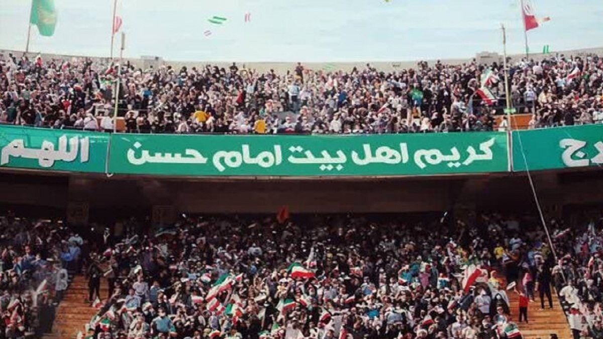 طنین سرود اینجا ایرانه در ورزشگاه آزادی + فیلم