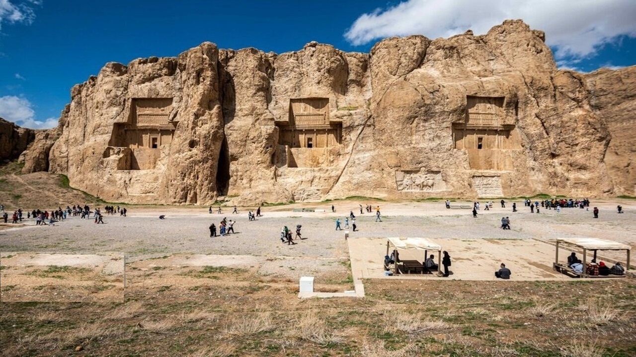 لحظات پدیدار شدن آبشار در نقش رستم + فیلم