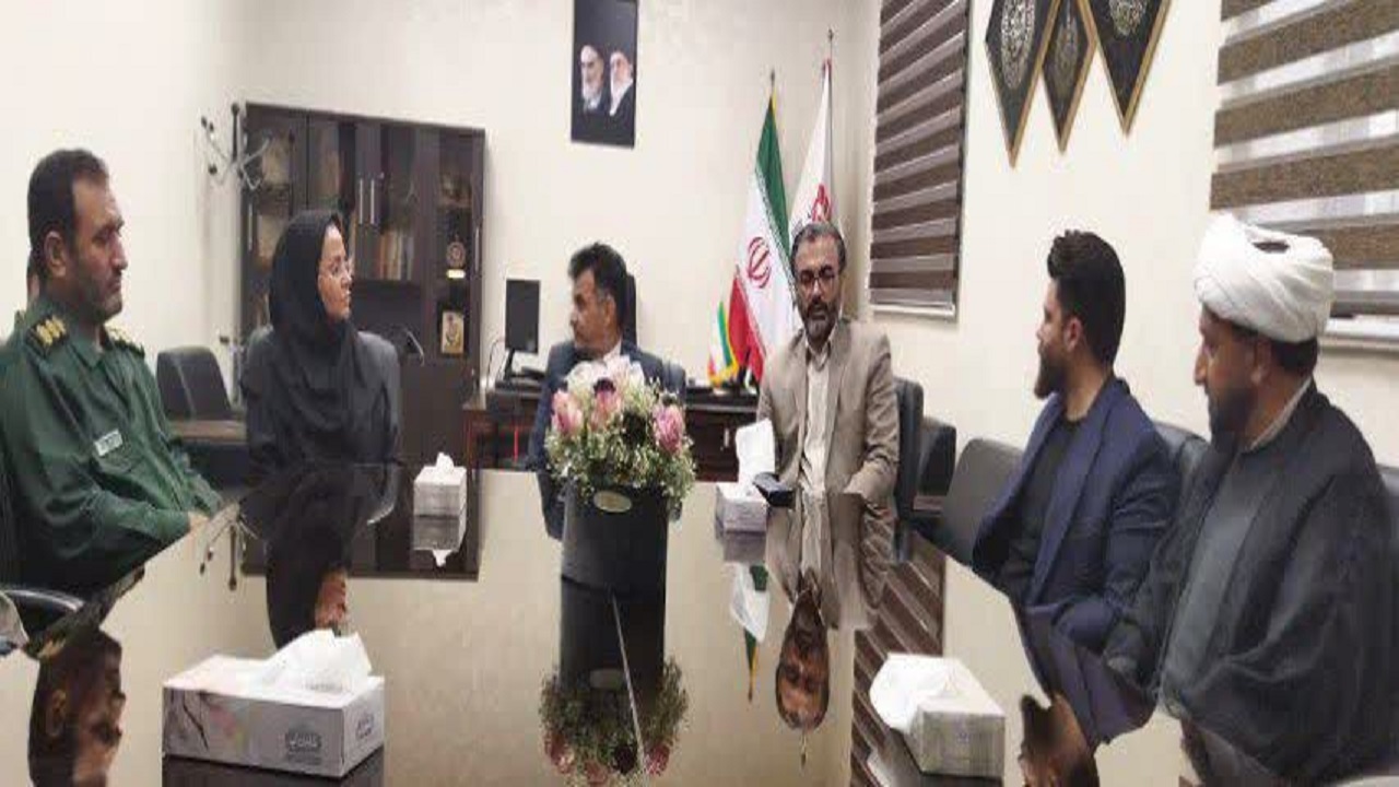 تجلیل مدیرکل بنیاد شهید و امور ایثارگران سیستان و بلوچستان از رئیس بیمارستان خاتم الانبیا (ص) زاهدان