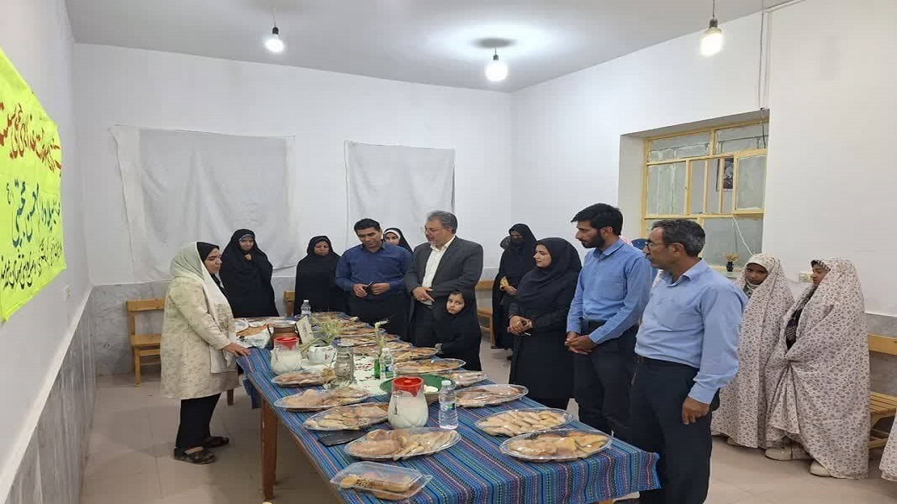 نمایشگاه صنایع‌غذایی و سوغات محلی سیستان در شهرستان هیرمند برگزار شد