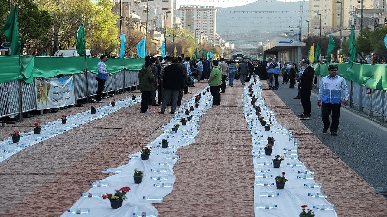 سفره افطار ۶ کیلومتری در مشهد پهن شد 