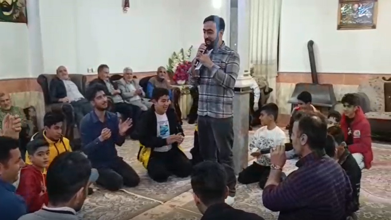 مولودی خوانی به مناسبت میلاد امام حسن (ع) در روستای خان آباد + فیلم