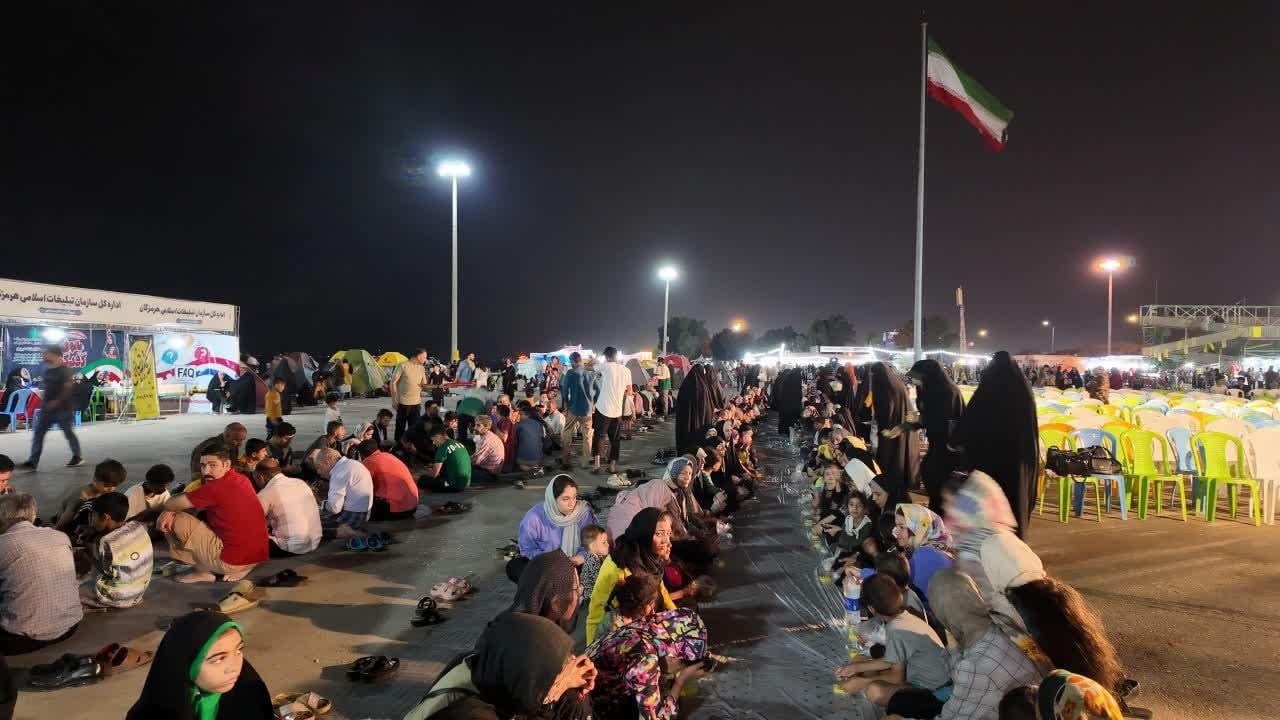 برپایی افطاری خیابانی به مناسبت ولادت کریم اهل بیت (ع) در بندرعباس + تصاویر