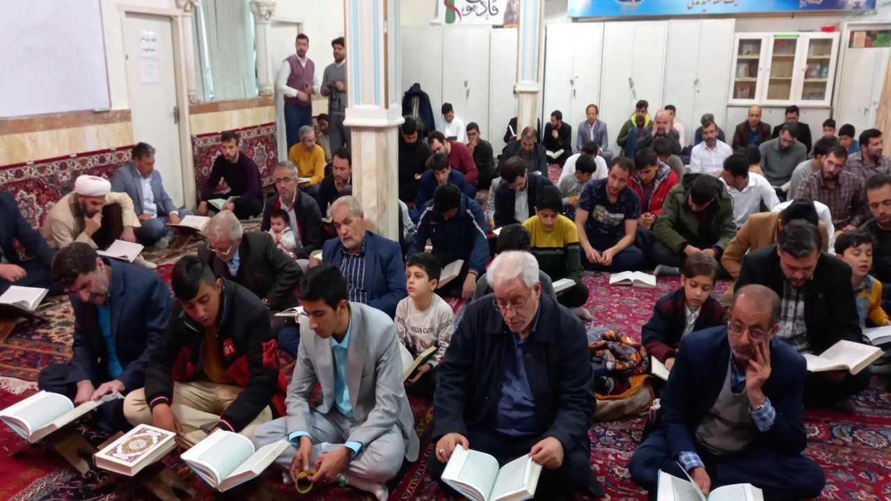 برگزاری محفل انس با قرآن در مسجد شریعت آباد مراغه