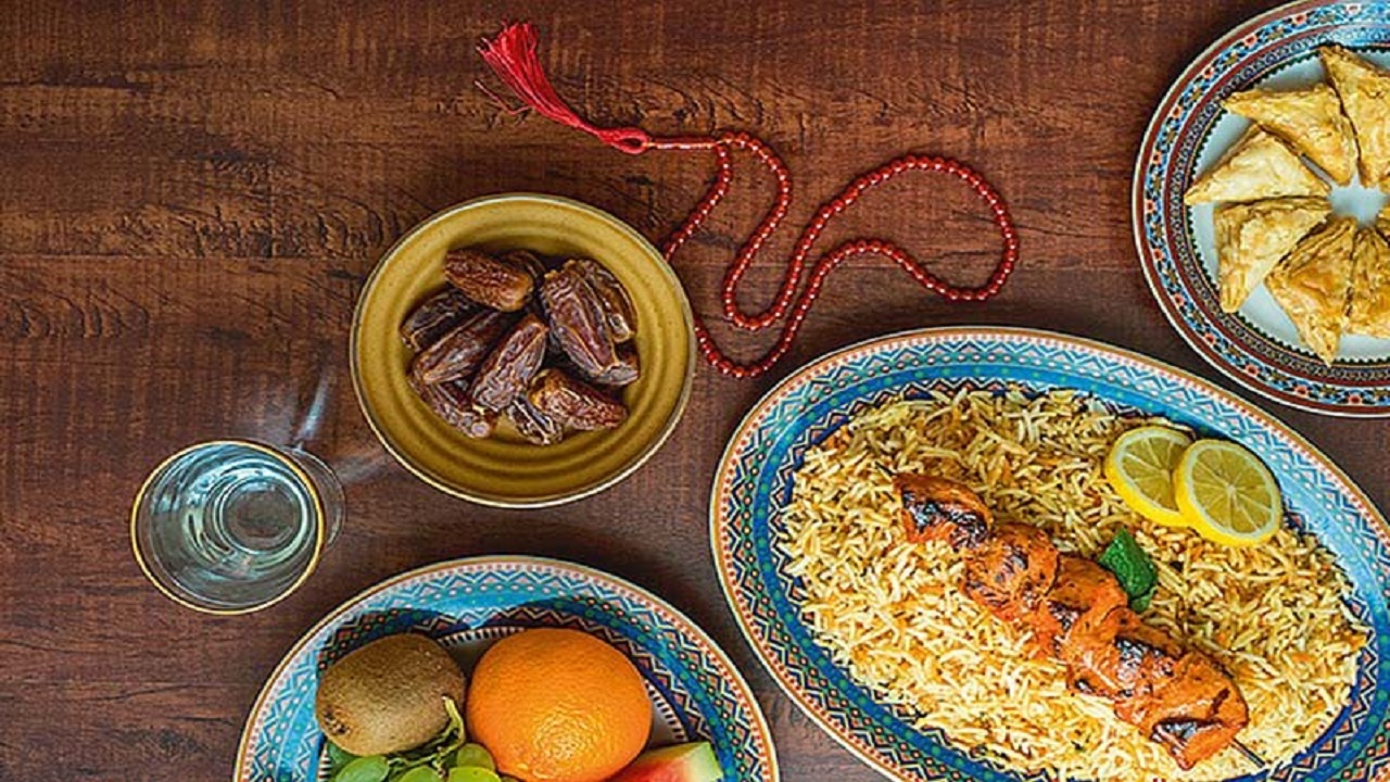 اینگونه افطاری بخورید تا فواید روزه را حفظ کنید + فیلم