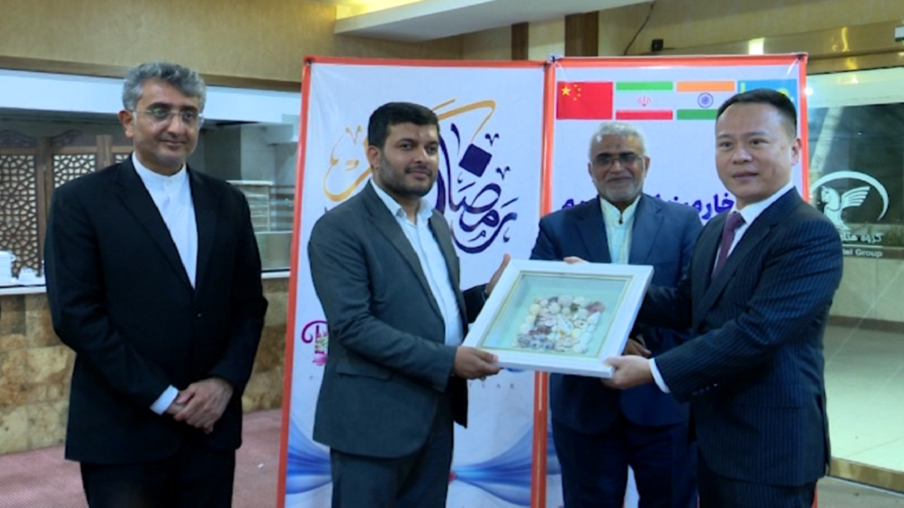 تبادل تجربیات بین شهردار بندرعباس با سرکنسول چین و کنسول قزاقستان