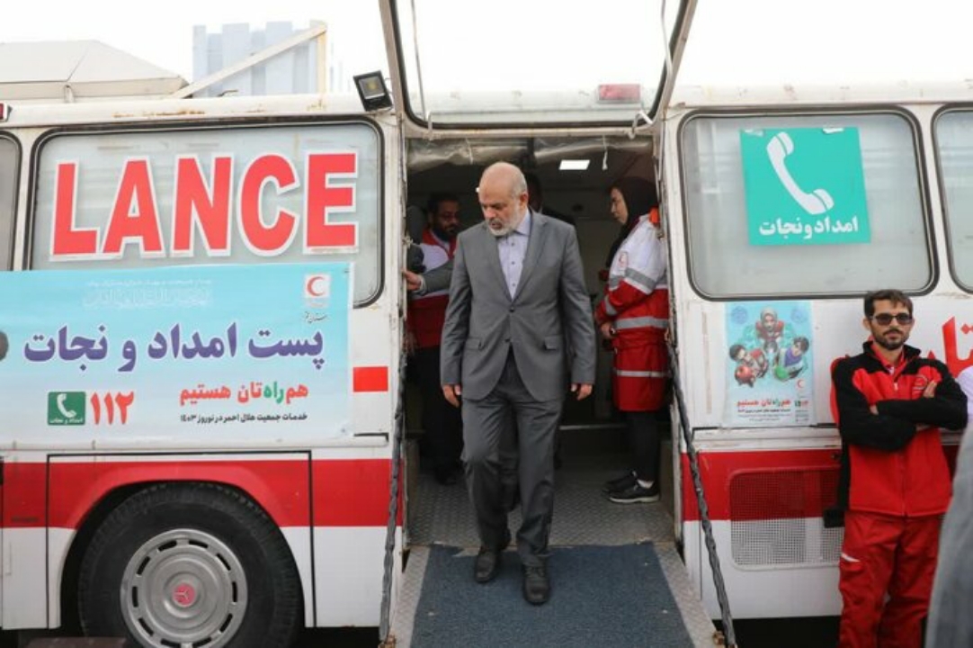 بازدید وزیر کشور از خدمت رسانی به مسافران نوروزی در عوارضی قم_تهران