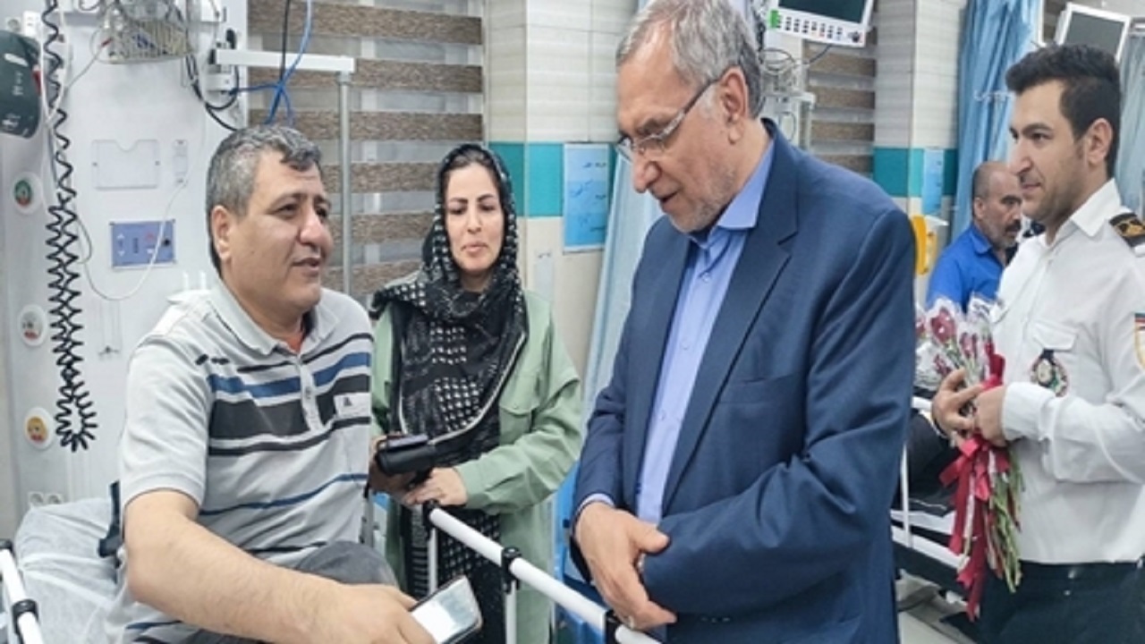 بازدید وزیر بهداشت از بیمارستان امین اصفهان و عیادت از بیماران