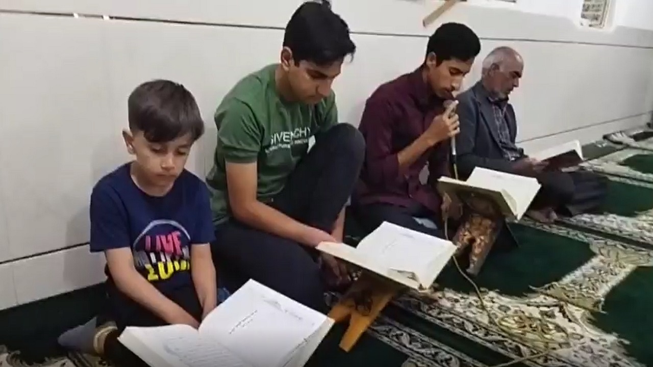 مراسم جزءخوانی قرآن کریم در روستای ده محمد به مناسبت ماه رمضان + فیلم