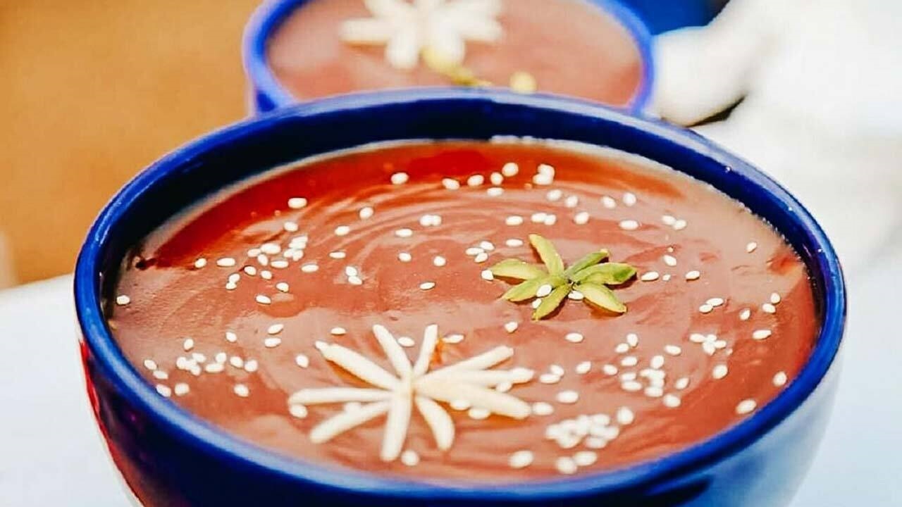 برگزاری آیین سنتی سمنوپزان در قزوین+ فیلم