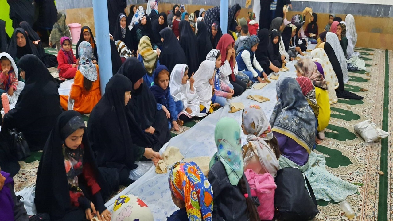 جشن روزه اولی‌ها در مسجد شهر دیشموک
