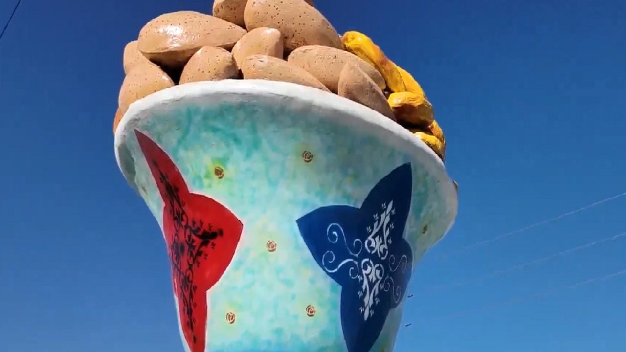 رونمایی از المان خشکبار در آذرشهر