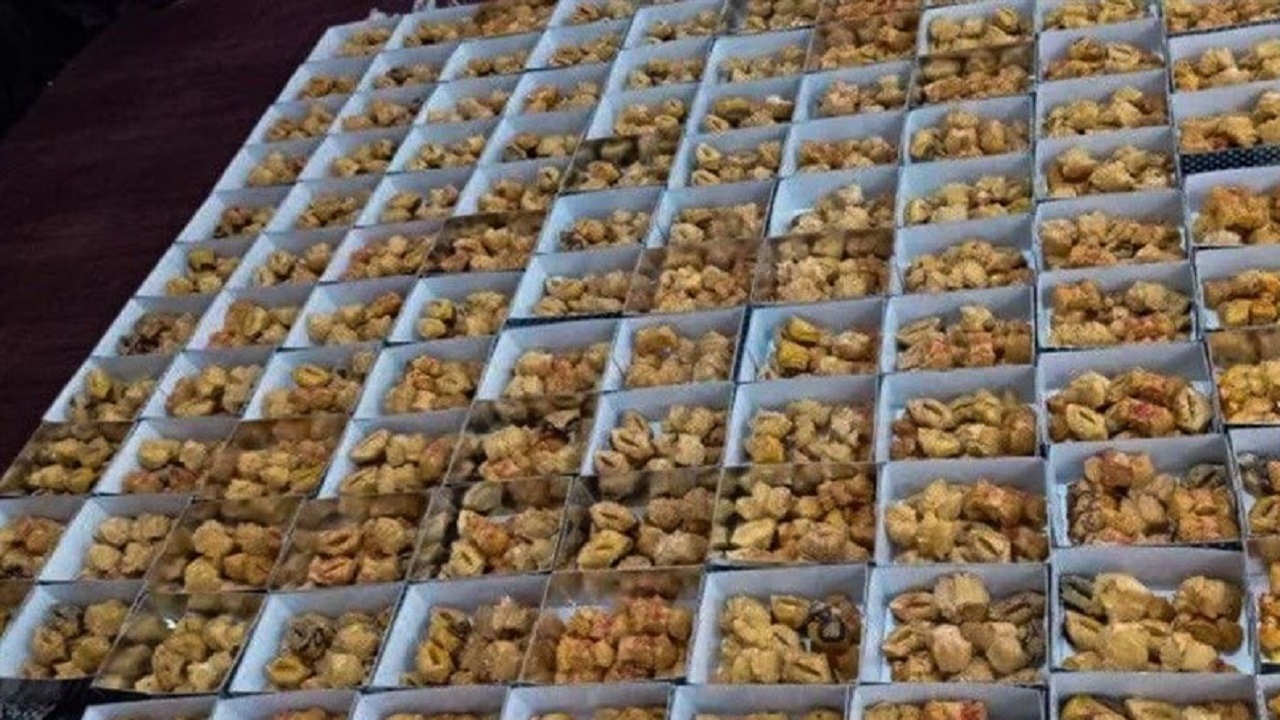 شیرین شدن کام نیازمندان در شب یلدا با اهدای شیرینی + عکس