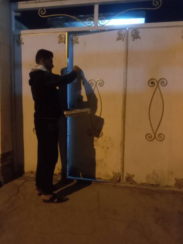 توزیع شیرینی بین نیازمندان