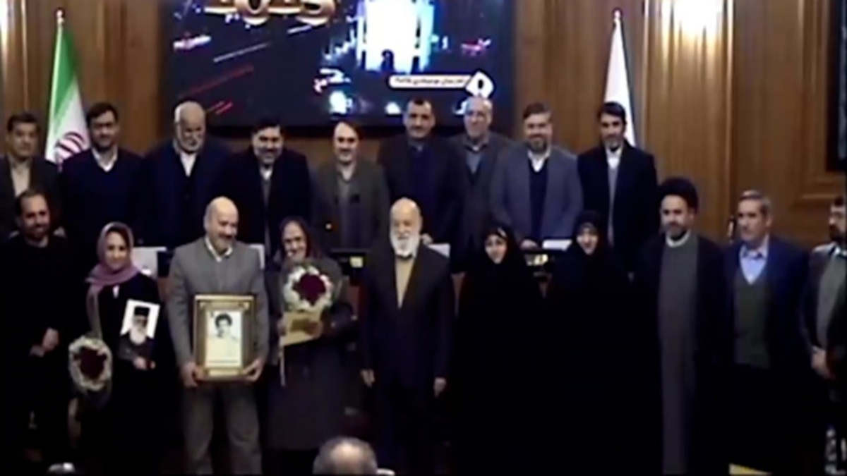 خلبانی که در آسمان مراقب غیرنظامیان روی زمین بود + فیلم