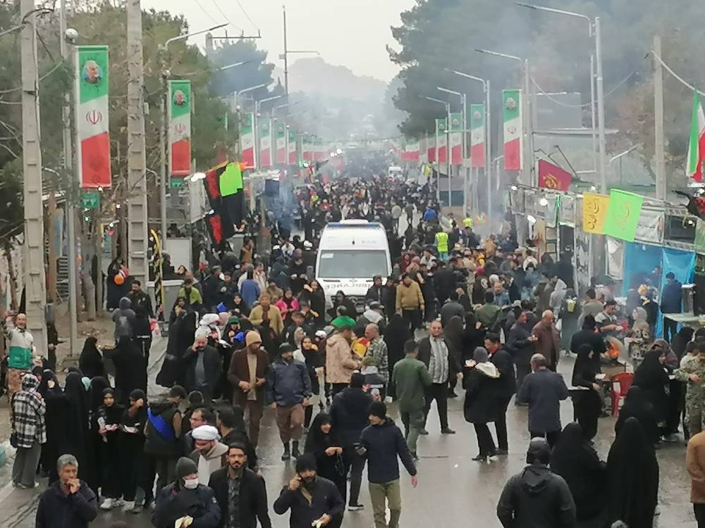 با عاشق ترین مردم ایران درگلزار شهدای کرمان+فیلم وعکس