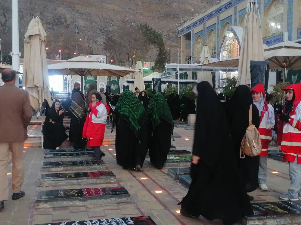 با عاشق ترین مردم ایران درگلزار شهدای کرمان+فیلم وعکس