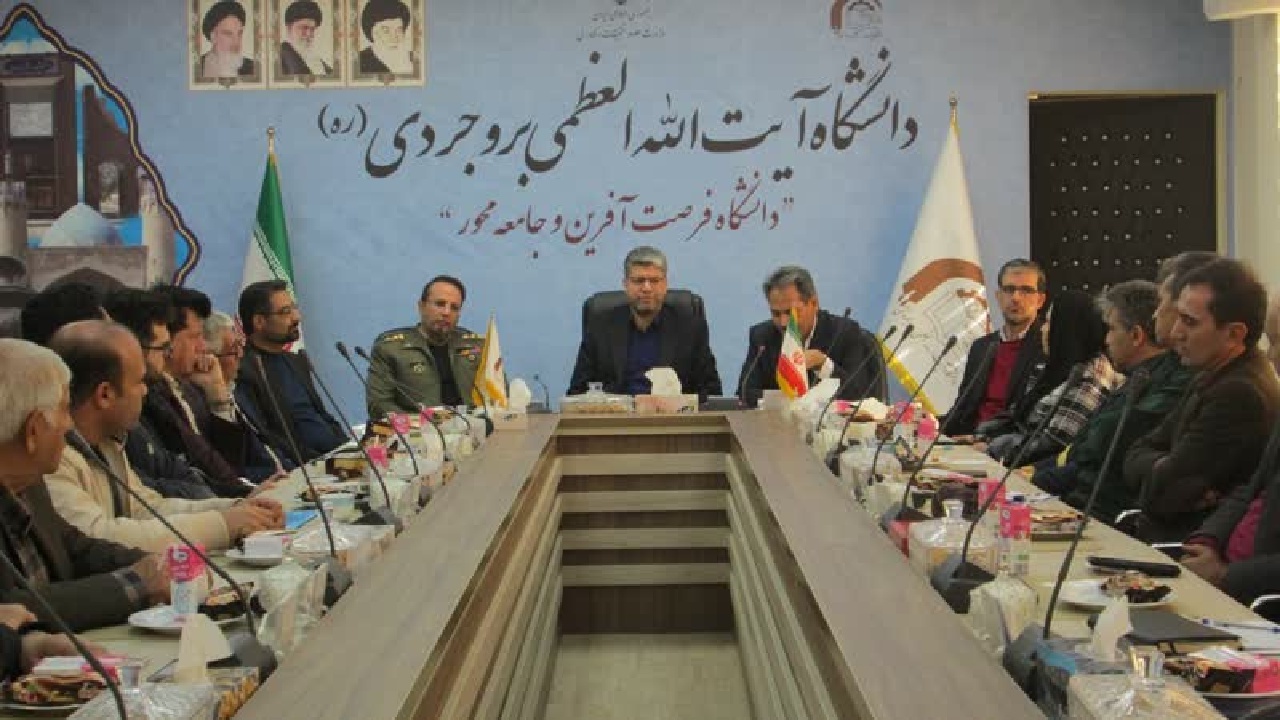 امضای تفاهم‌نامه همکاری دانشگاه آیت‌الله  بروجردی با ۸ صنعت بزرگ لرستان/ افتتاح دفتر صنعتگران استان