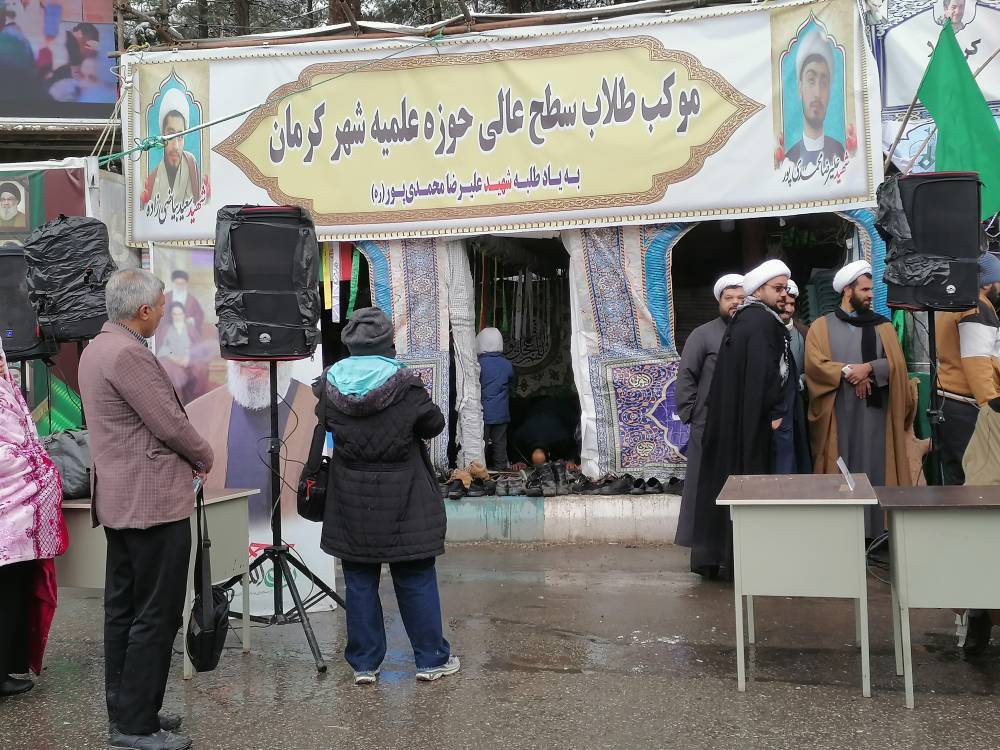 گعده&zwnj;های شبانه طلاب با جوانان / روحانیون پای کارمسائل سیاسی روز