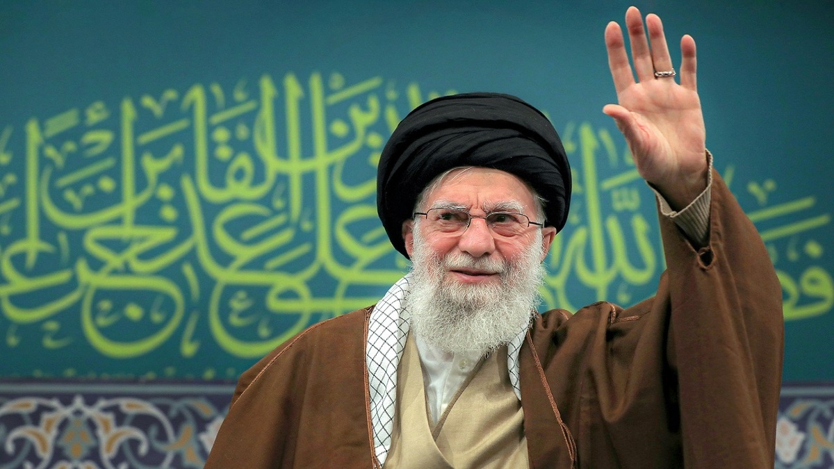 باشگاه خبرنگاران -تقدیم فراز‌هایی از دیدگاه‌های رهبر معظم انقلاب درباره حضرت مسیح (ع) به پاپ فرانسیس