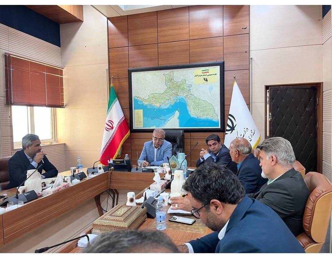 دیدار  اعضای شوراهای اسلامی هرمزگان با استاندار