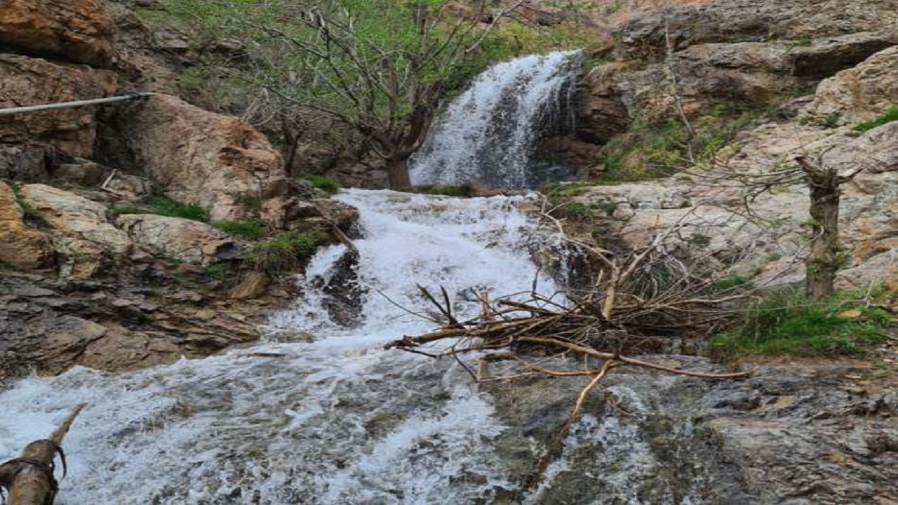 نگاهی به آبشار روستای سلاله گرمی