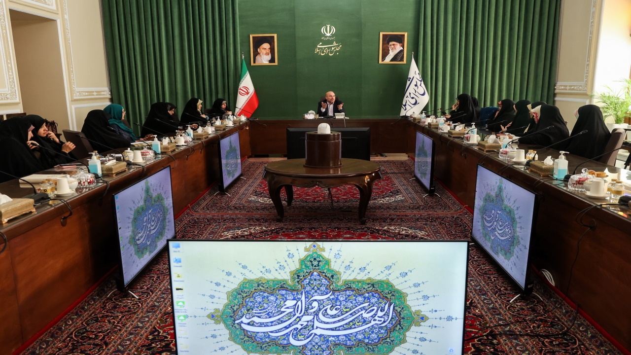 دشمنان تلاش می‌کنند موضوع زنان را به پاشنه آشیل جمهوری اسلامی تبدیل کنند