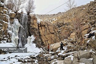 طبیعت زمستانی آبشار گنجنامه همدان