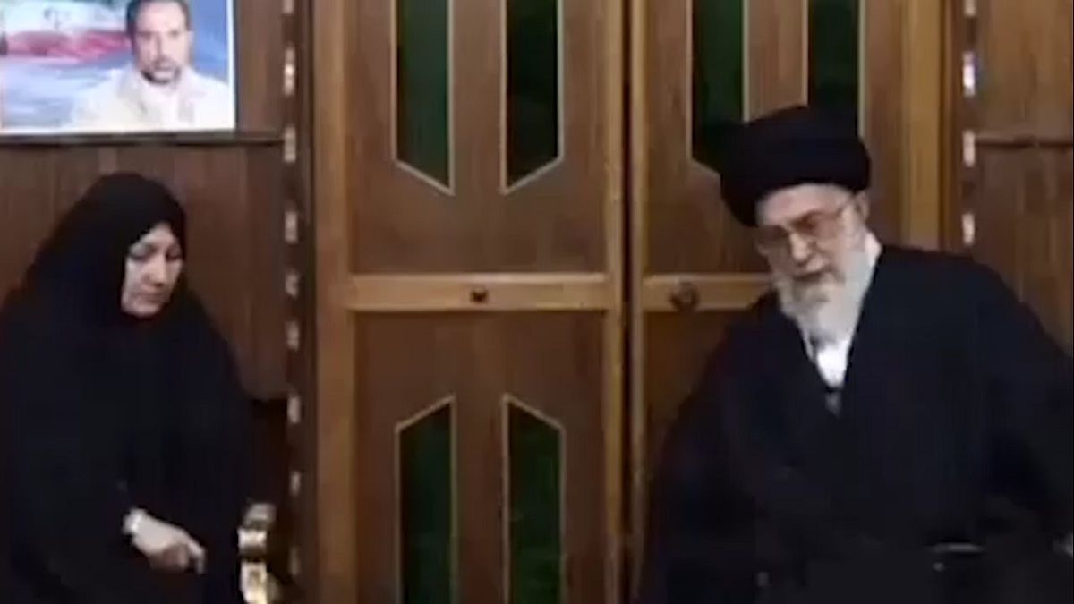 باشگاه خبرنگاران -لحظاتی از حضور رهبر معظم انقلاب در منزل شهید علی‌محمدی + فیلم