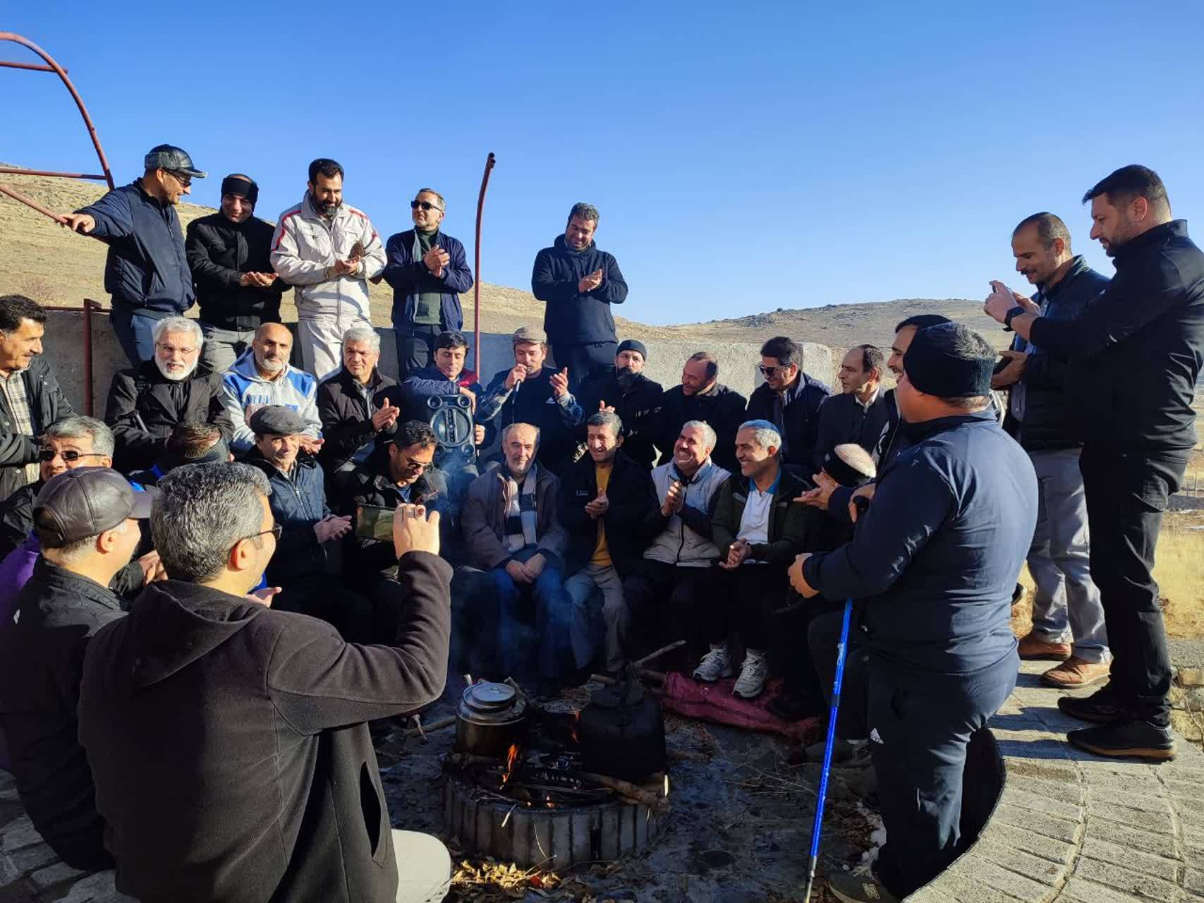 گردهمایی معلمان و دانش آموزان دهه شصت در صالح آباد گردهمایی معلمان و دانش آموزان دهه شصت در صالح آباد