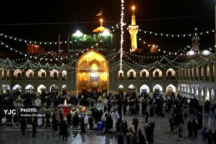 حال و هوای حرم رضوی در شب ولادت امیرالمومنین علی (ع)
