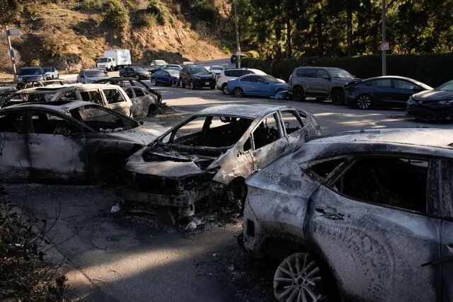 خودروهای سوخته در آتشسوزی بزرگِ «لسآنجلس» خودروهای سوخته در آتشسوزی بزرگِ «لسآنجلس»