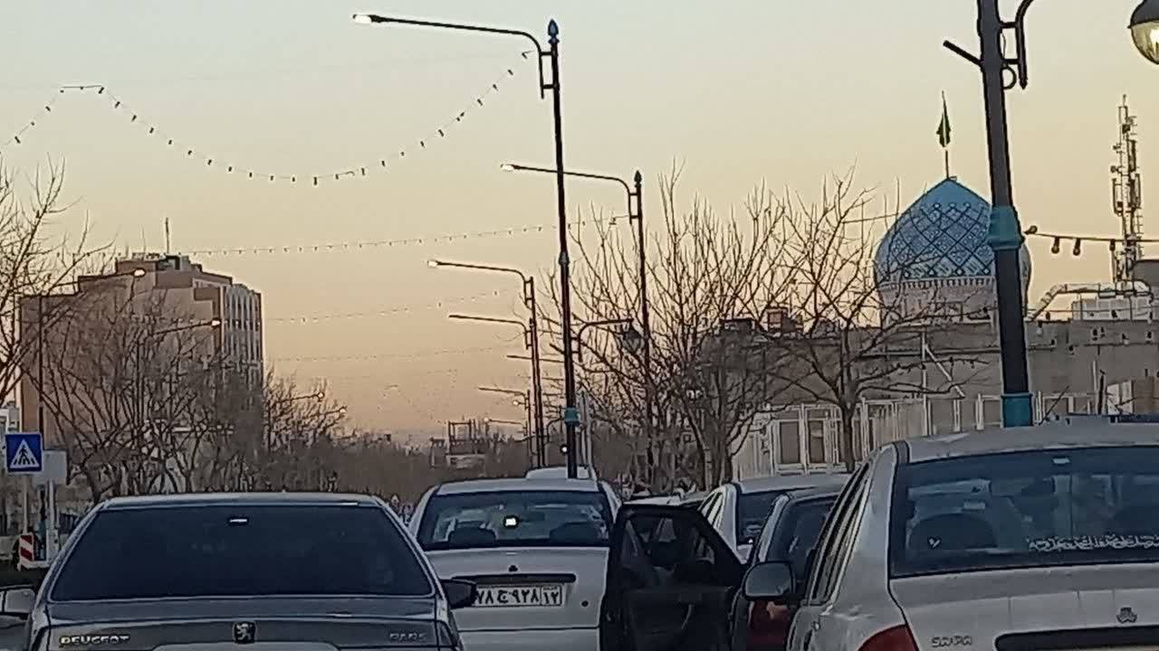روشن ماندن تیر چراغ برق