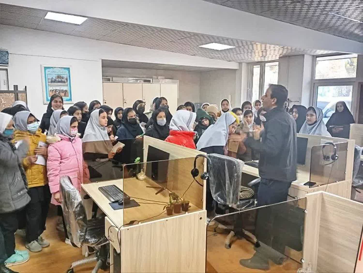 بازدید دانش آموزان از تاسیسات آبی نیشابور