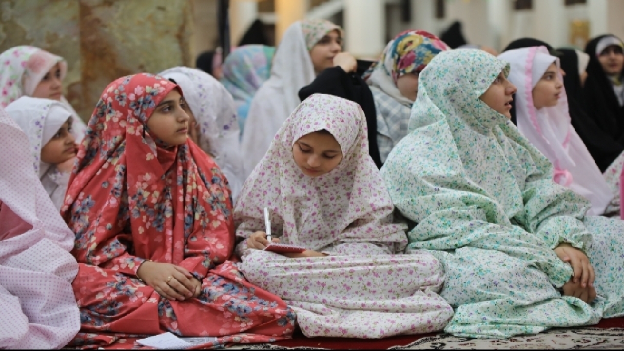 مراسم پرشور اعتکاف دانش آموزی در مصلی رشت + تصاویر