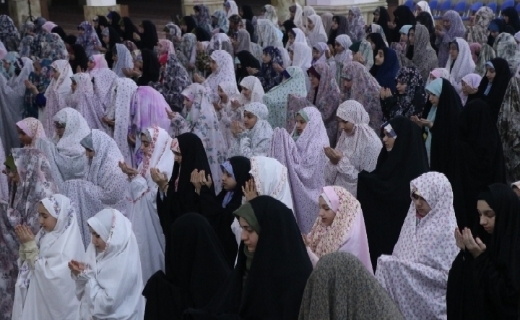 مراسم معنوی اعتکاف دانش آموزی در مصلی رشت +تصاویر