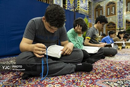 مراسم معنوی اعتکاف دانش آموزی در یزد