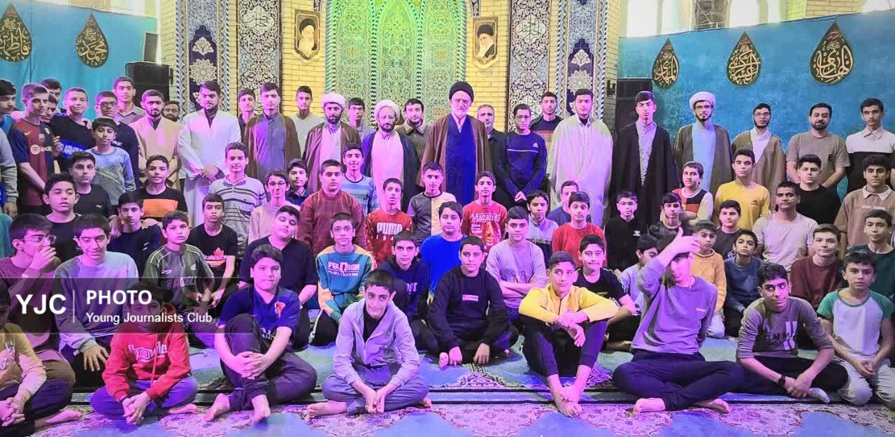 خداوند به واسطه معتکفین نوجوان، به ملائکه مباهات می‌کند