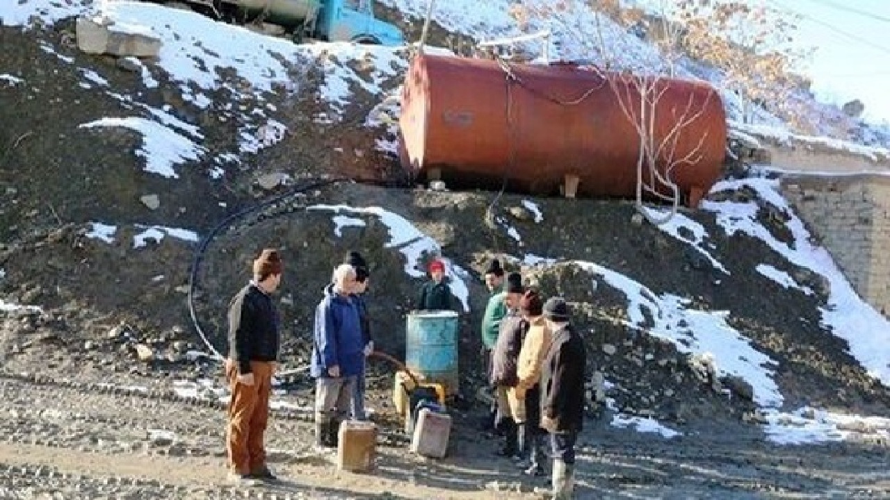 بیش از ۱۱۰۰ خانوار لرستانی در مناطق صعب العبور نیازمند سوخت هستند