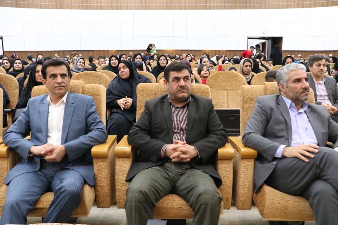 استعمارگران به دنبال تضعیف جایگاه زن و مادر در جامعه هستند 