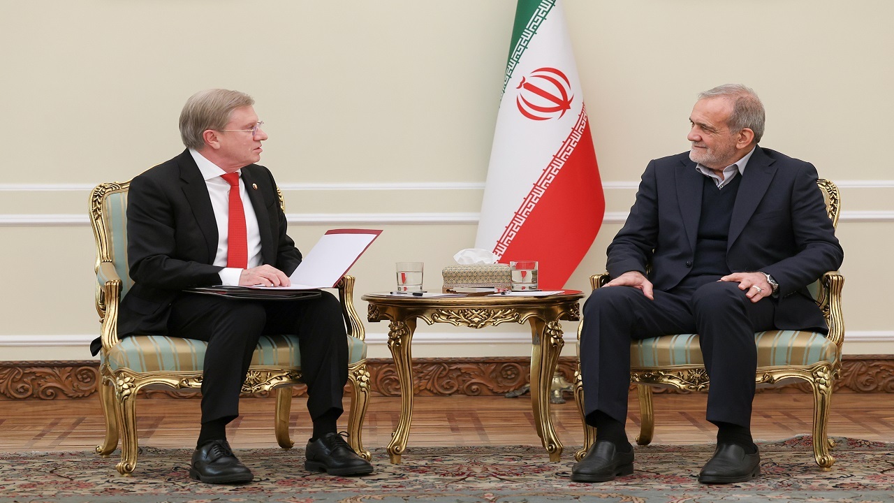 پزشکیان: عزم دولت ایران برای تکمیل راهگذر شمال-جنوب جدی است