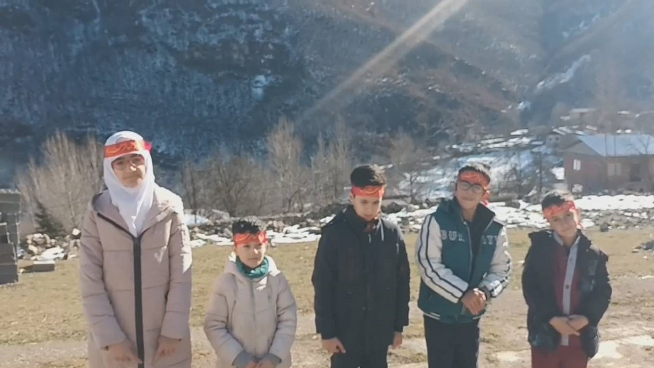 محفل کوچک دانش آموزان روستای فیروزآباد همزمان با میلاد حضرت زهرا (س) + فیلم