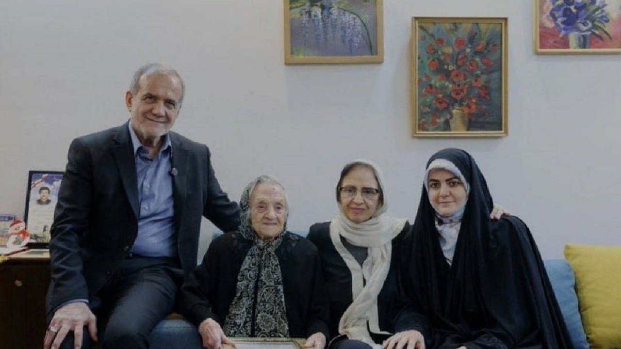 عکسی از حاشیه دیدار رئیس‌جمهور با خانواده شهید مسیحی