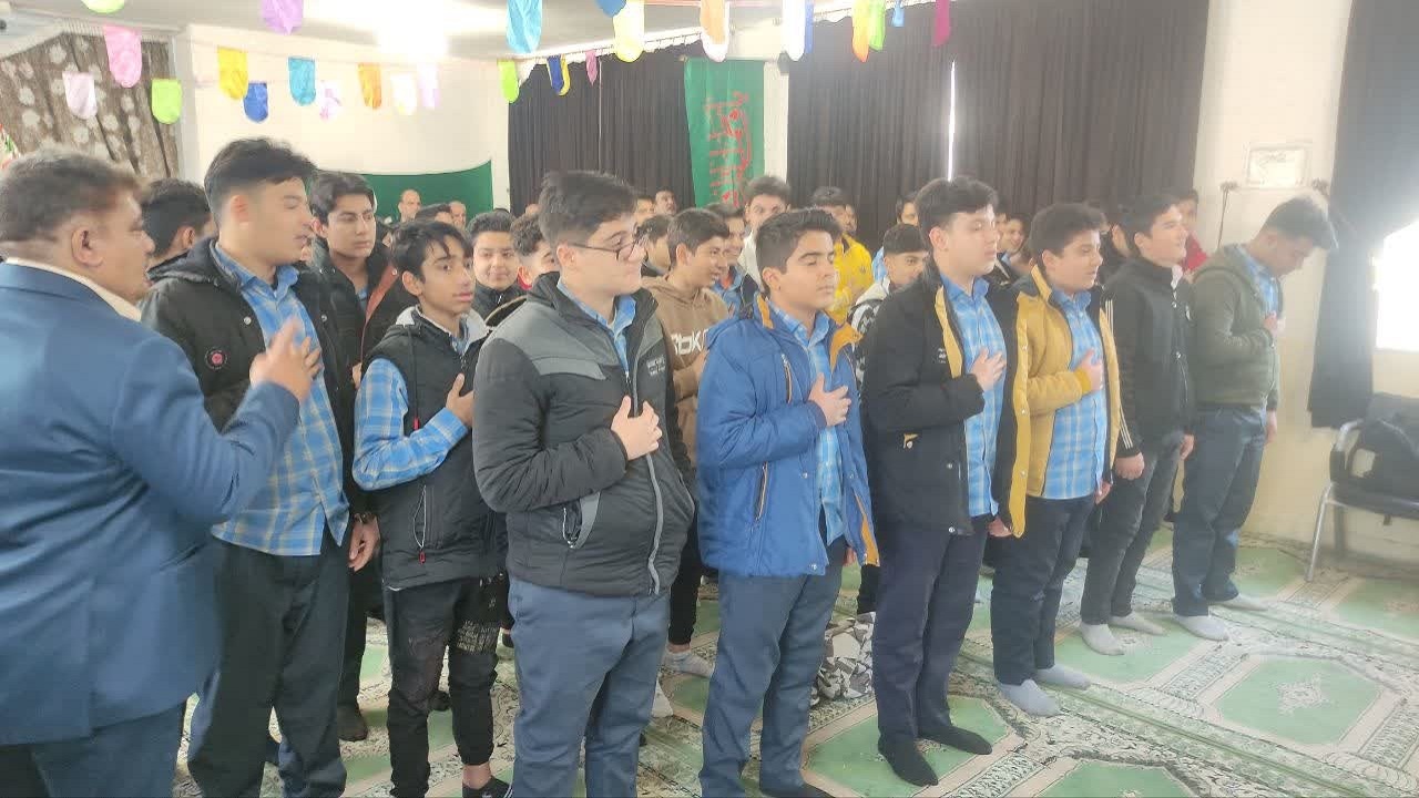 زنگ حماسه و ایثار در مدرسه شهید روحی نوش آباد نواخته شد + عکس
